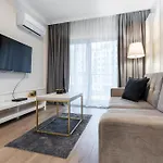 Urban Chic - Luxury Warsaw Stays -10 People- Mennica Residence